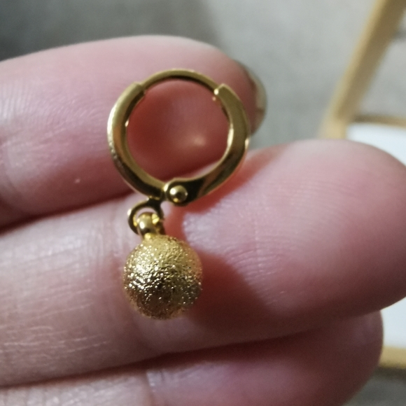 SOLD Gold plated ball dangling earrings - Picture 3 of 3